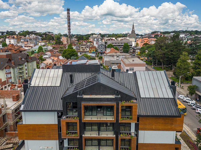 Apto em Frente Praça de Canela com Infra de Lazer