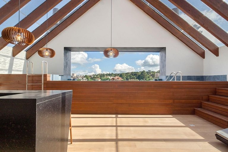 Apto em Frente Praça de Canela com Infra de Lazer