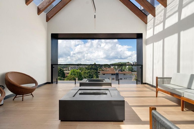 Apto em Frente Praça de Canela com Infra de Lazer