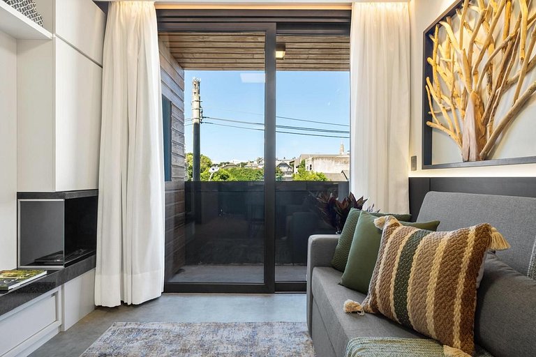 Apto em Frente Praça de Canela com Infra de Lazer