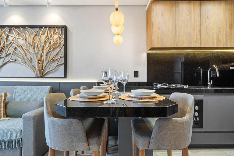 Apto em Frente Praça de Canela com Infra de Lazer