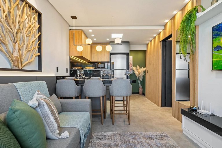 Apto em Frente Praça de Canela com Infra de Lazer