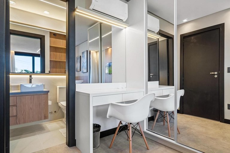 Apto em Frente Praça de Canela com Infra de Lazer